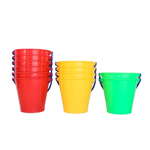 What yo do eith bucket and spade