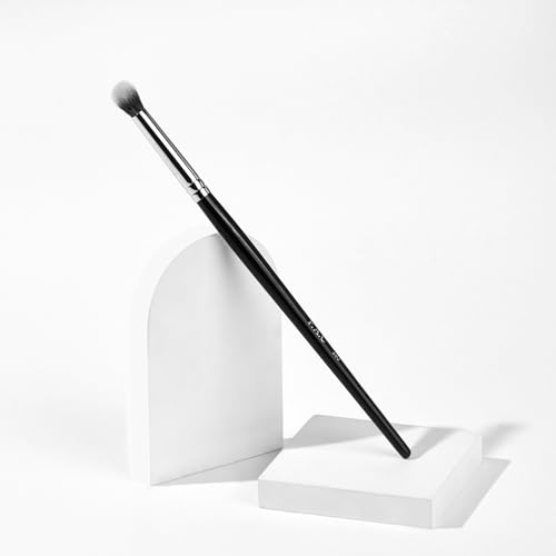 Image of PAC Eyeshadow Blending Brush 203