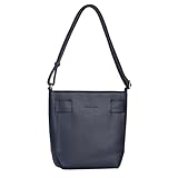 CLEANER LOOK: Paige besticht mit modernem Schnitt in geometrischer Anmutung und angedeuteten Gürtelelementen, subtil unterstrichen durch kühle Farben und dunklen Kanten