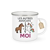 Embrassez votre unicité avec ce mug 'Les autres avocats, pas comme moi'. Parfait pour afficher votre sens de l'humour raffiné au bureau ou en audience. Avec une capacité de 330 ml, c'est l'accessoire idéal pour vos longues journées de travail.