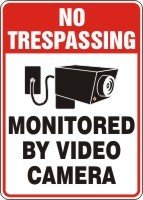 Panneau de signalisation Accuform pour sécuriser les accès interdits sous vidéosurveillance