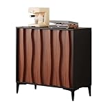 Design classique et élégant : ce buffet présente d’élégants panneaux à rainures verticales qui créent un aspect texturé raffiné. Son design intemporel s’intègre harmonieusement aussi bien dans un décor traditionnel de style campagnard que dans un décor moderne, faisant de ce buffet une pièce maîtresse polyvalente for votre salle à manger, votre salon ou votre entrée.