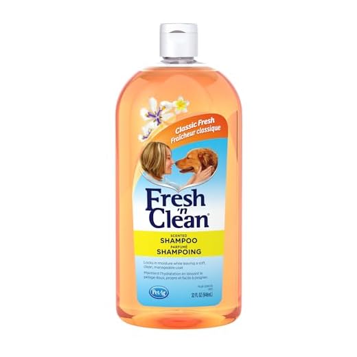 PetAg Fresh 'n Clean Scented Dog Shampoo - Grooming Supplies for Soft and Shiny Coat - Classic Fresh Scent - 32 fl oz