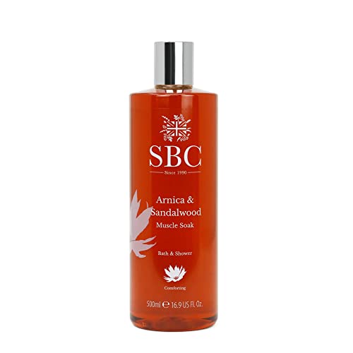 SBC Skincare - Feuchtigkeitsgel für Körper und Gesicht mit Arnika und Sandelholz - 500 ml - Beruhigt Muskelverspannungen nach dem Training -Feuchtigkeitscreme - Arnica & Sandalwood Moisturising Gel