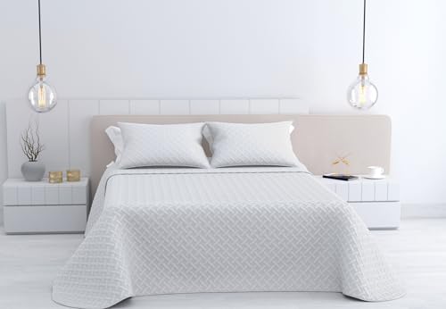 Kimbatex Colcha Bouti Termosellada Emboss, 2 Diseños Coimbra y Aveiro, 100% Poliéster, Disponible en Blanco, Gris y Beige, Varios Tamaños (Aveiro Blanco, Cama 150cm 250x260cm + 2 Cojines)