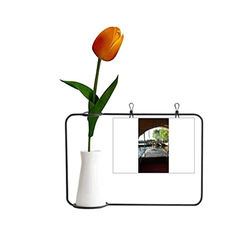 Scena della decorazione del vaso di fiori artificiale del tulipano di modo di arte deco all'esterno