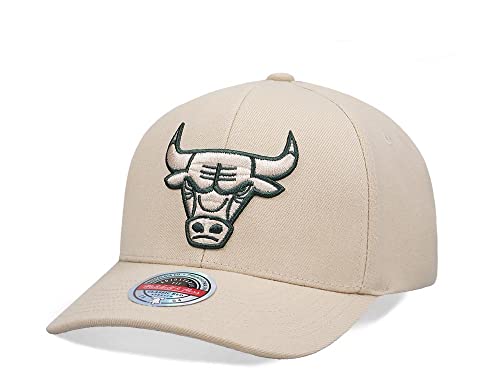 Mitchell & Ness Chicago Bulls Khaki Revival Classic Red Flex Snapback Cap