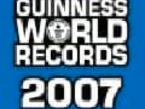 Paperback GUINNESS WORLD RECORDS 2007 [Spanish] Book