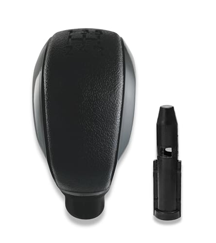 ✅ Design pratico e moderno – Pomello nero con inserti laterali lucidi e numeri neri incisi su placca nera. Estetica sportiva e ben integrata con l’abitacolo