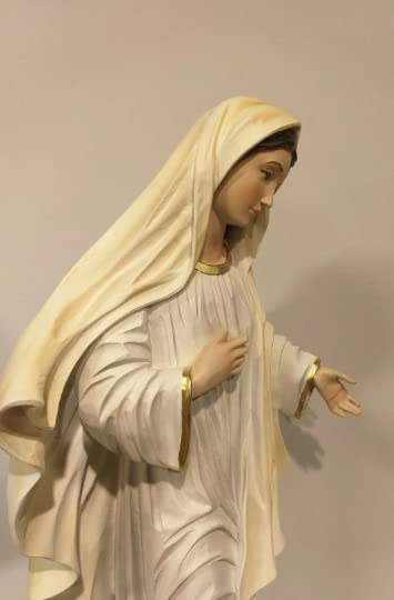 Generico ArteSacraCaravaggio Statua Madonna di Medjugorje, in marmo resina cm 60 (23,62 inches), per interni ed esterni, decorata a mano, produzione artigianale italiana