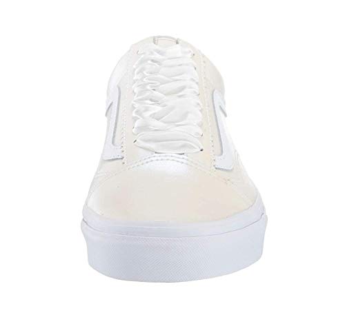 Vans Vans Women's Old Skool Pearl Suede Classic Skate Shoe (7 Women / 5.5 Men, (Perla Suede) Classic White/True White)