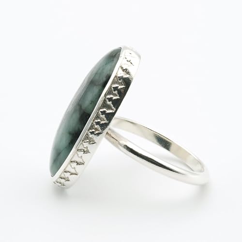 Bague émeraude et argent 925, l'accessoire chic pour vos tenues de bureau - 2