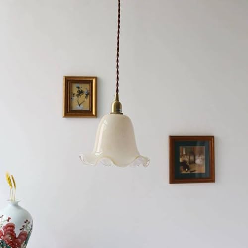 Lustre floral au charme d'antan pour éclairer vos souvenirs de famille à table