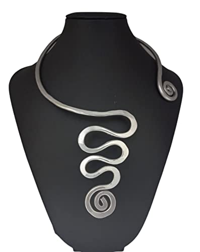Alluminio Squiggles. Collana in alluminio martellato, fatto a mano. Sempre lucida e molto leggera