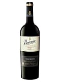 Olor: Intensa y compleja nariz en la que destacan los frutos secos y ciruelas negras sobre un fondo de chocolate y notas de especias dulces.