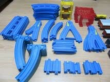 中古のプラレールレール Amazon.co.jp: 中古プラレール レール各種 大量 ＋ 貨車、客車