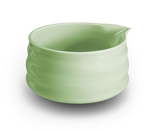 AIYICIII Ceramic Matcha Bowl with Spout 500ml / 17oz, Japanese Chawan for Whisking & Pouring, Handmade Matcha Tea Bowl for Green Tea Ceremony & Daily Use (Matcha Green)