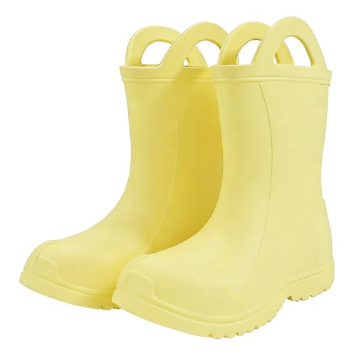 Botas de lluvia para niños ideales para jugar en el parque los días de agua