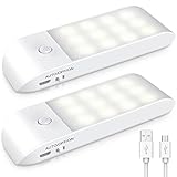 💡【Luz Nocturna Suave con 3 Modos】Modo ON/OFF/AUTO. Con un sensor de movimiento inteligente y un sensor de luz, esta luz nocturna se encenderá automáticamente durante 30 segundos cuando detecte el movimiento de una persona o un animal dentro de los 10 pies en la oscuridad y se apagará cuando no se detecte ningún movimiento, lo que ayuda a guiarle a la habitación y al baño en la medianoche. También es posible mantenerlo siempre apagado/encendido, dependiendo de sus necesidades.