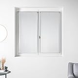 Paire de vitrages droits en organza à rayures argentées.