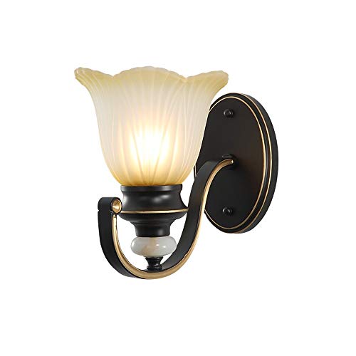 Lumière murale en fer forgé au design moderne américain et finitions rustiques