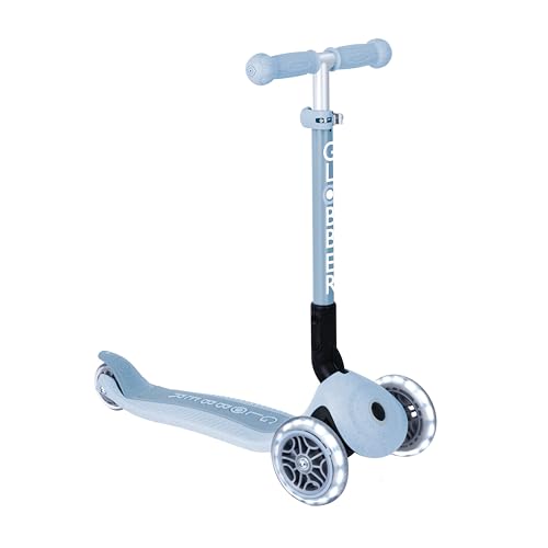 GLOBBER – JUNIOR Foldable Fantasy Lights | 3-rädriger Scooter ab 2 Jahren mit LED-Vorderrädern, höhenverstellbarer Lenkstange und patentiertem Klappsystem, belastbar bis 50kg | Farbe: Blaubeere GLOBBER – JUNIOR Foldable Fantasy Lights | 3-rädriger Scooter ab 2 Jahren mit LED-Vorderrädern, höhenverstellbarer Lenkstange und patentiertem Klappsystem, belastbar bis 50kg | Farbe: Blaubeere