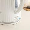 Russell Hobbs Wasserkocher [1,7L 2400W] Eden Weiß, Edelstahlakzente (herausnehmbarer Kalkfilter, Deckelöffnung per Knopfdruck, Wasserstandsanzeige, leuchtender Schalter, BPA frei) Teekocher 27360-70