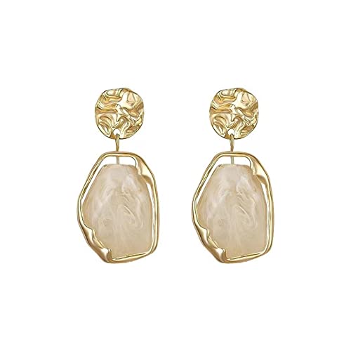 Boucles d'oreilles géométriques en résine pour sublimer vos soirées