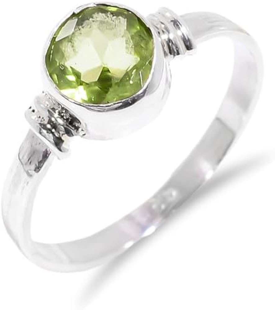 Anello fatto a mano con pietra preziosa di peridoto