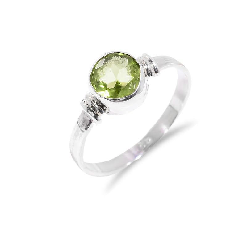 Bague péridot naturelle pour sublimer vos fiançailles et votre quotidien
