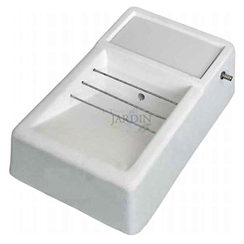Suinga Concrete drinking bowl for partridges. Measures 25 x 42 x 12 cm