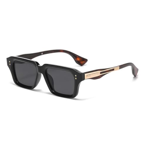 Lunettes de soleil rétro pour femme élégante en terrasse style punk et verres dégradés