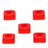 Aggiornamento vivace: gli inserti in plastica rossa rinfrescano l'estetica degli interni nascondendo gli spazi vuoti sul cruscotto