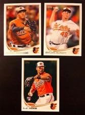 2013 Topps Baseball Baltimore Orioles Complete Team Set (22 cards) - L.J. Hoes Rookie, Manny Machado Rookie, 2012 AL Wild Card, Luis Ayala, robertino, Brian Matusz, Endy Chavez, Jake Arrieta, Chris Davis, Adam Jones, Jim Johnson, Tommy Hunter, Mark Reynolds, Dylan Bundy, Miguel Gonzalez, Wei-Yin Chen, Jason Hammel, Nate McLouth, Brian Roberts, Nolan Reimold, J.J. Hardy, and Nick Markakis shipped in an acrylic case