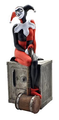 Tirelire Harley Quinn Plastoy sur son coffre-fort pour déco geek