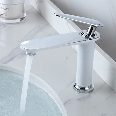 Mitigeur de salle de bain blanc et chrome pour transformer votre rituel matinal