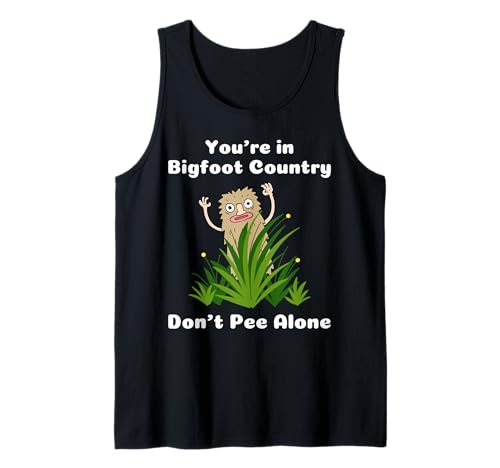 Estás en Bigfoot Country Don't Pee Alone Funny Sasquatch Camiseta sin Mangas