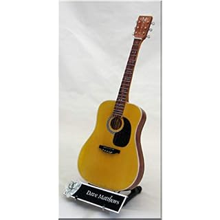 DAVE MATTHEWS Guitare Miniature avec médiator MARTIN - Les Beatles, Paul McCartney, John Lennon, RIngo Starr, George Harrison DAVE MATTHEWS Guitare Miniature avec médiator MARTIN – Image 2