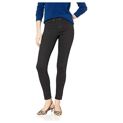 25 Cozy Winter Outfit Ideas for Women (Style Guide) Jeans