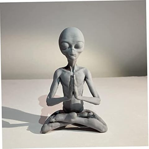 Odoukey Garden Statues, 15cm Resin Meditation Alien Ornaments, Novelty Sculptures Figurines, Outdoor Alien Decor, Creative Desktop Decoration for Garden Indoor Outdoor Home Cover