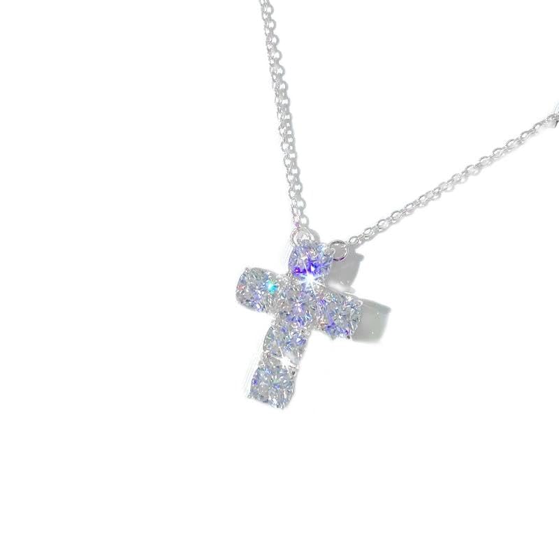 Croix moissanite collier argent 925 pour illuminer vos tenues de soirée