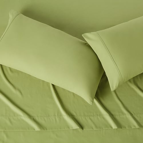 Image of Amazon Basics Lightweight Microfiber 4-Piece Bed Sheet Set, King, Oliver Light, Solid