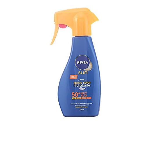 NIVEA SUN Protege & Hidrata Spray Solar FP50+ (1 x 300 ml), protector hidratante y resistente al agua con protección UVA/UVB, protección solar muy alta en formato pistola
