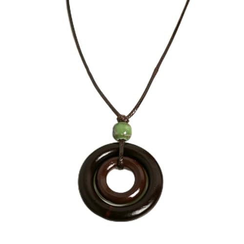 Collier cercle en bois fait main, un bijou bohème unique et artisanal