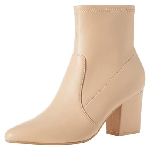 25 Chic Winter Work Outfits for Women – Stylish Office Looks for Cold Weather Heel Boots