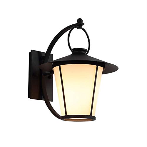 Lumière murale extérieure étanche pour illuminer vos soirées en terrasse de café