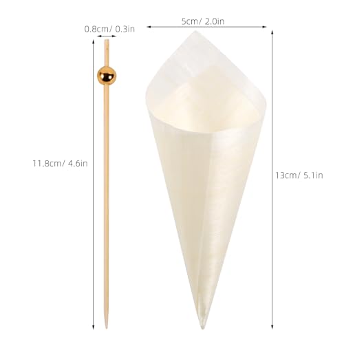 Cornet de crème glacée en bois et brochettes de chips pour buffet de mariage champêtre