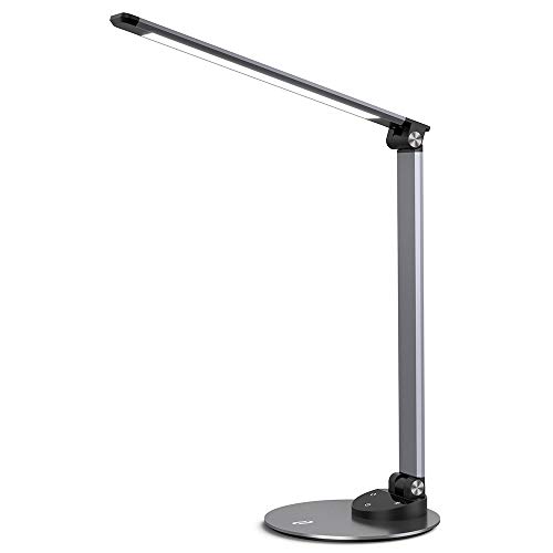 Preisvergleich Produktbild TaoTronics LED Schreibtischlampe Metall Tageslichtlampe, 5 Helligkeitsstufen und 5 Farbtemperaturen3000K 3500K 4000K 5000K und 6000K, Ultradünne Alu, Blendfrei, Merkfunktion, USB-Ladeanschluss 5V 1A
