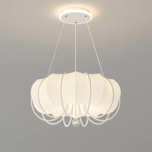 Lustre suspendu perles résout le problème d'éclairage blafard dans la salle à manger