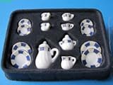 hutschenreuther porzellan rosendekor Größe Kanne ca. 3,5 cm hoch CREAL SàRL Kaffeeservice Porzellan blau/Weiss Rosendekor 17 Teile Puppenhaus Miniatur 1:12